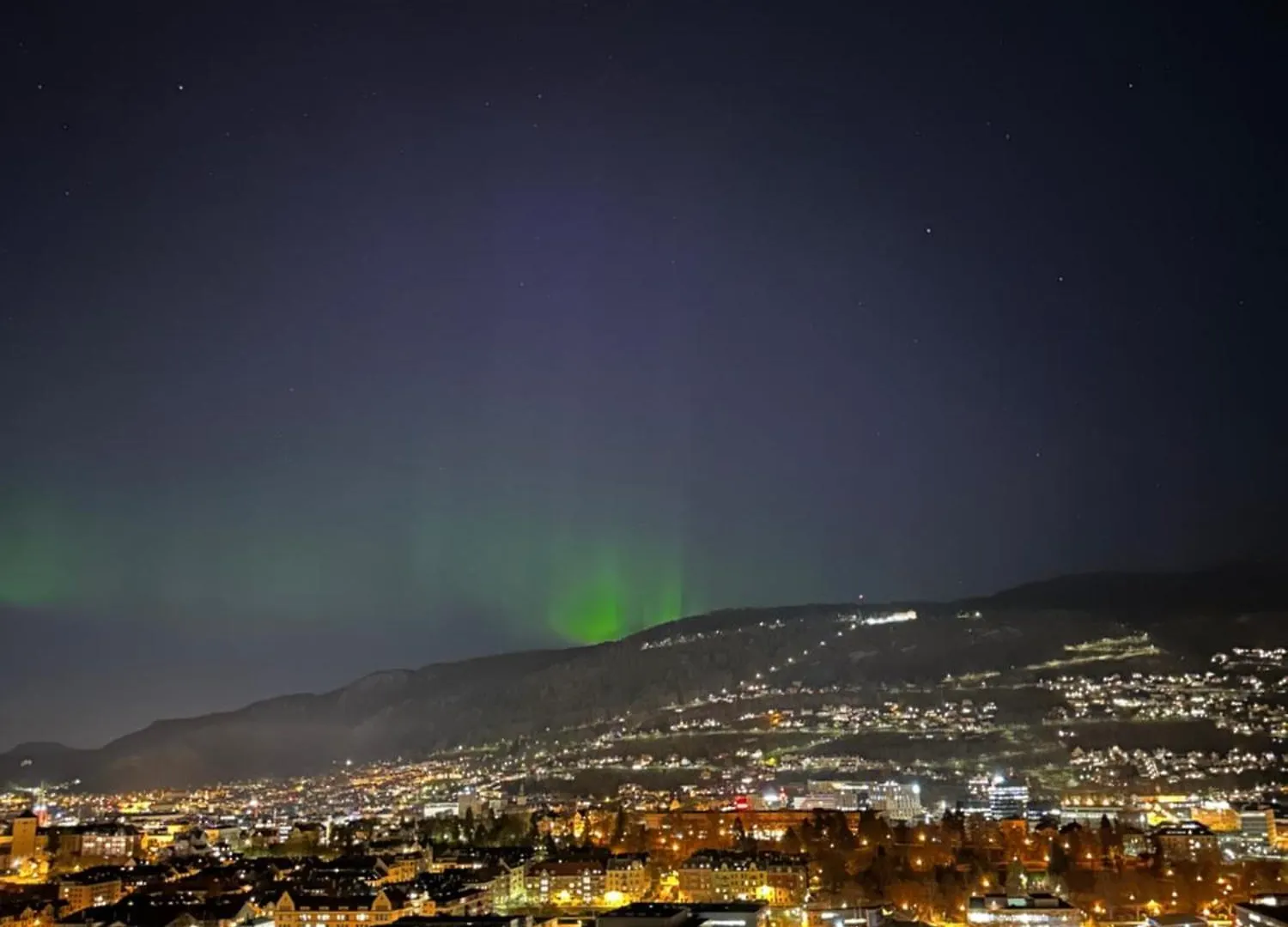 Leilighet Med Nydelig Utsikt Over Bergen