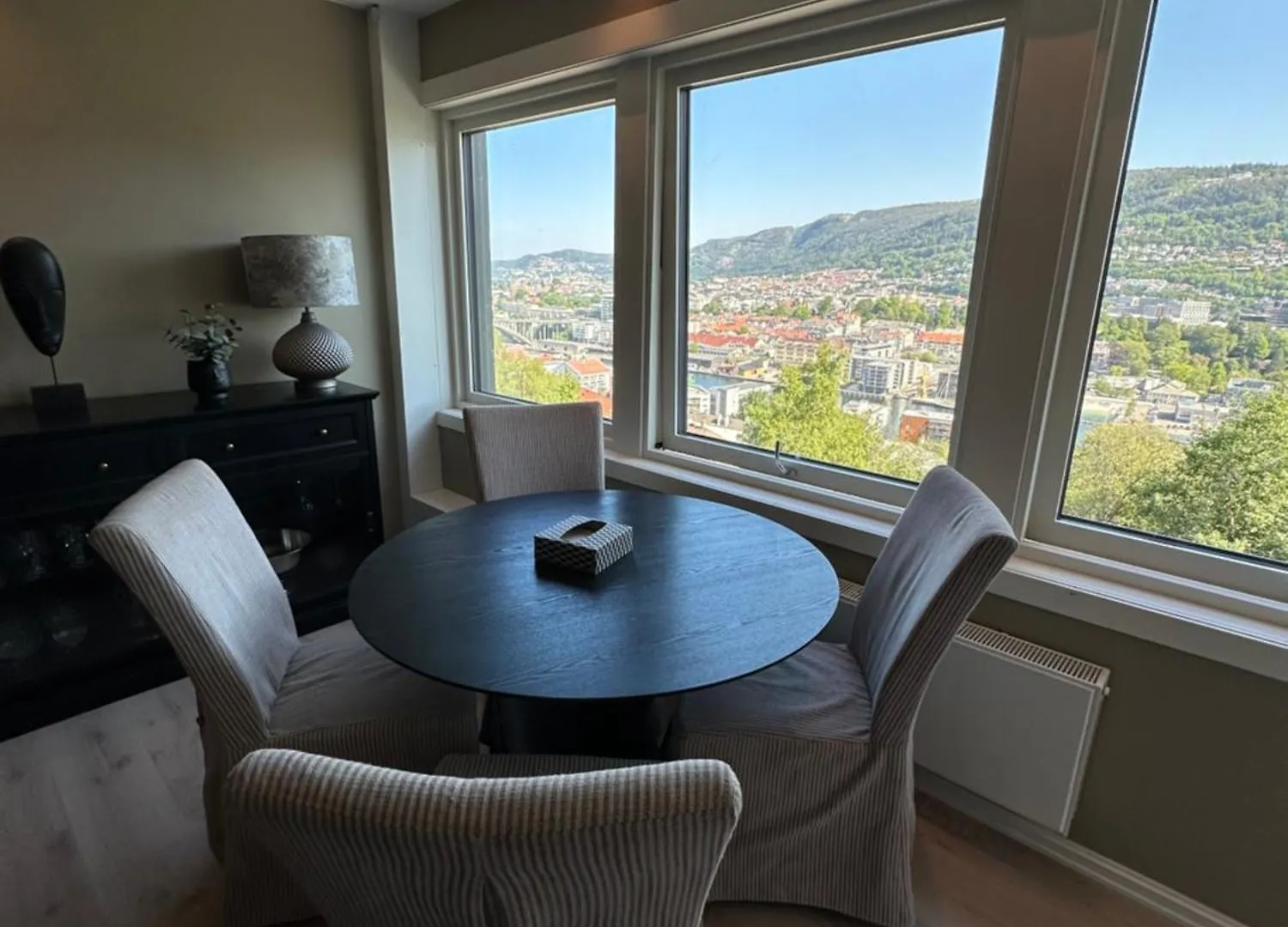 Leilighet Med Nydelig Utsikt Over Bergen Apartment