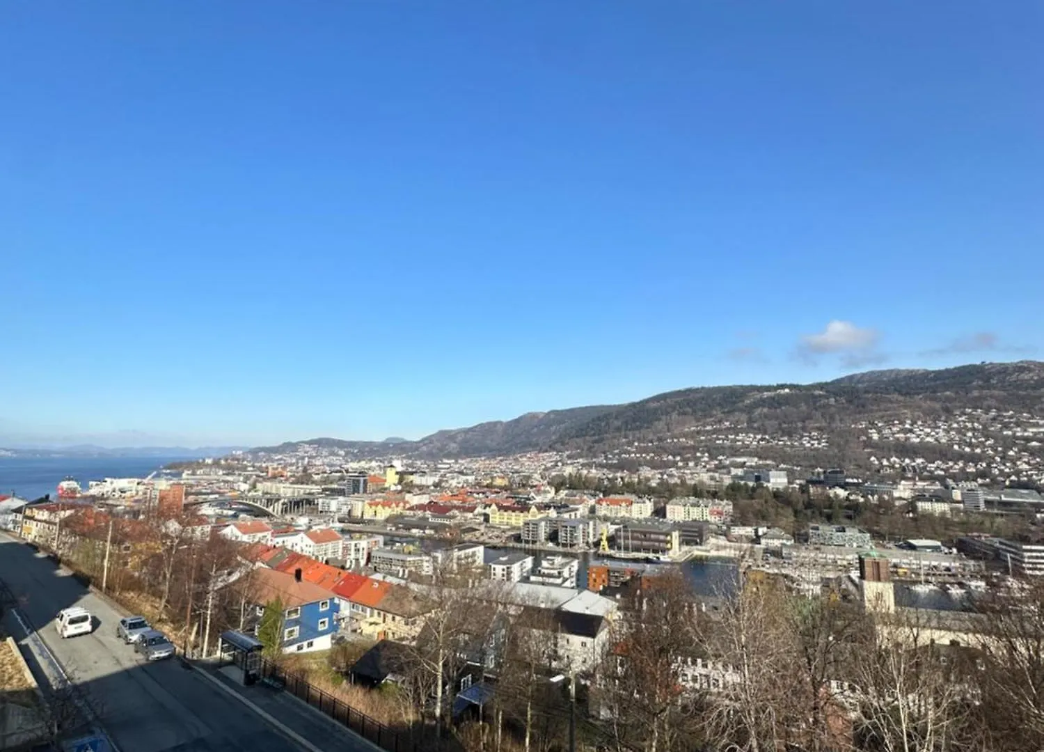 Leilighet Med Nydelig Utsikt Over Bergen